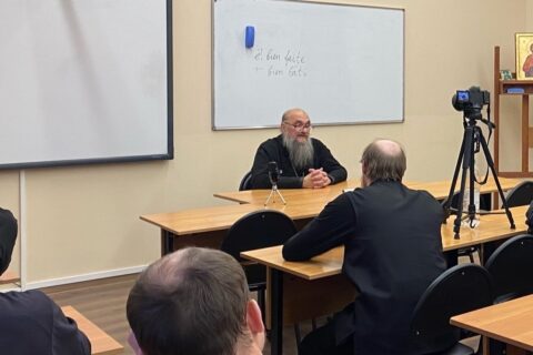 18 февраля протоиерей Геннадий Заридзе провел беседу со студентам ПСТБИ.
